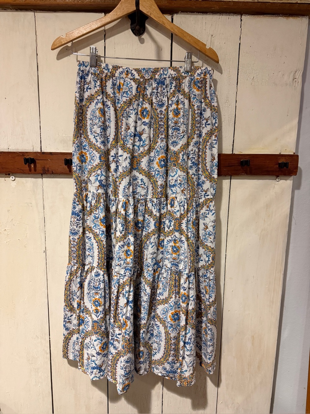 dRA Los Angeles Boho Tiered Midi Skirt in White and Blue Floral